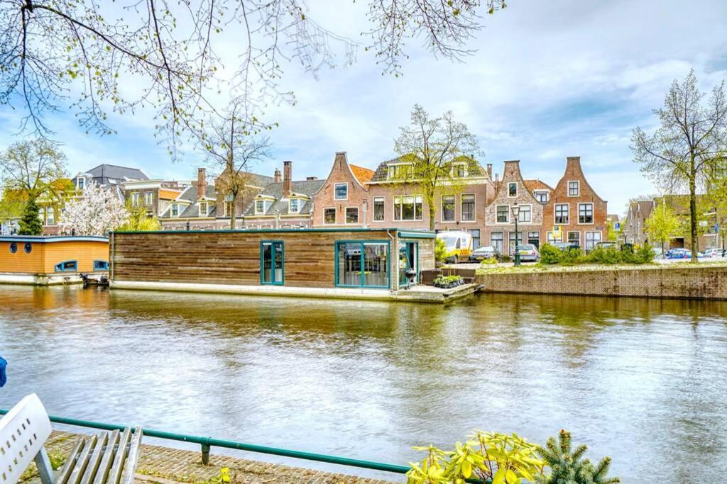 Beautiful Houseboat In The Centre Of Leiden Leyde Extérieur photo
